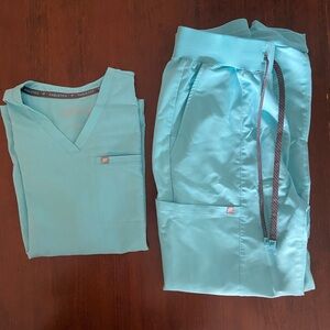 Fabletics Scrubs Women's Aqua Jogger Set